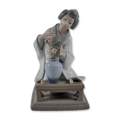 Lladro Porcelain Figurine Oriental Girl