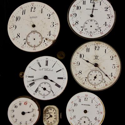 Sale Photo Thumbnail #155: An Assortment of Antique and Vintage Pocket Watch and Wristwatch Movements for Parts