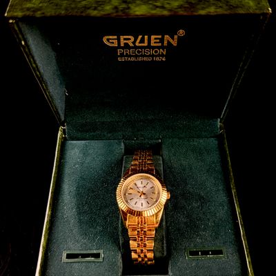 Sale Photo Thumbnail #72: New Old Stock Ladies Gruen Precision Quartz Wristwatch Reference GP3000 with Box