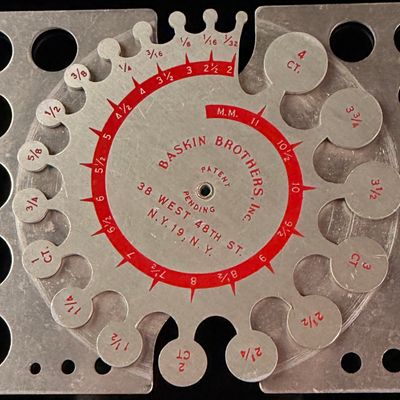 Sale Photo Thumbnail #199: Baskin Brothers Aluminum Jeweler's Stone and Ring Gauge Calculator