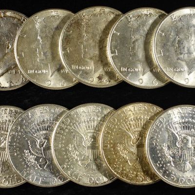Sale Photo Thumbnail #136: (10) 90% SILVER KENNDEY HALF DOLLARS