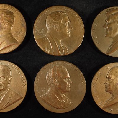 Sale Photo Thumbnail #330: (6) PRESIDENTIAL MEDALS