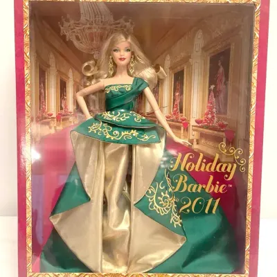 Mattel Barbie Collector 2011 Holiday Doll (Model T7914) 