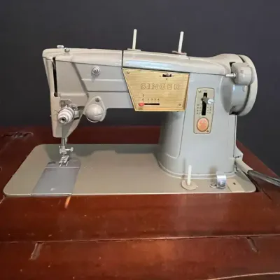 Vintage Singer Sewing Machine In Cabinet