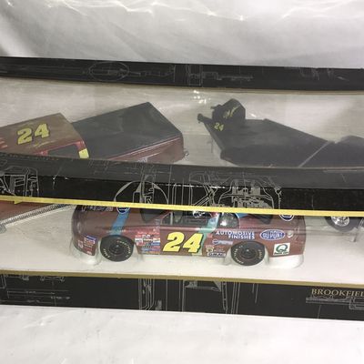 Jeff Gordon DuPont / Chromalusion Trackside
