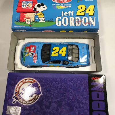 Jeff Gordon #24 Joe Cool Snoopy Diecast
