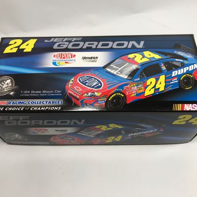 Jeff Gordon #24 DuPont 2008 Impala SS Action