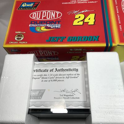 Jeff Gordon #24 DuPont 1998 Monte Carlo NIB