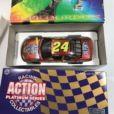 Jeff Gordon #24 DuPont Chromalusion Diecast