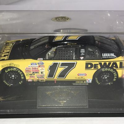 Matt Kenseth Diecast Collectible #17 Dewalt