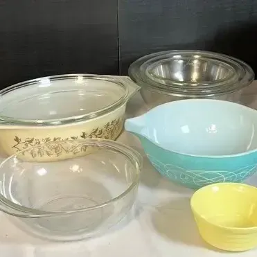 Vintage Pyrex Casserole & Mixing Bowls, Refrigerator Dishes, Glass Kitchenware Lot