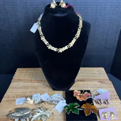 Vintage Monet Leaf Choker Necklace & Autumn Foliage Brooch Lot - 8 Pairs/Pcs