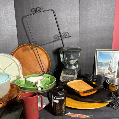 Large Miscellaneous Assortment Of Kitchen Items, Tupperware, Ninja And More!