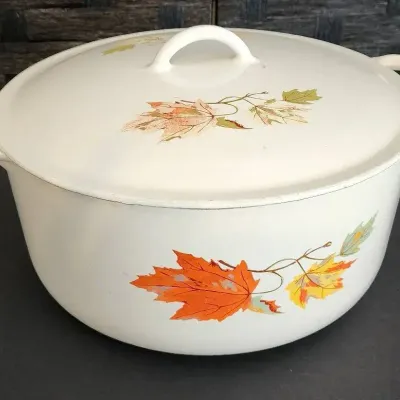 Vintage Descoware Maple Leaf Cast Iron Dutch Oven (made in Belgium) 
