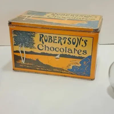 Aunt Jemima Cast Iron Bank, Hazel Atles Nut/Herb Grinder (1930/40's) & Robertson's Chocolate Tin