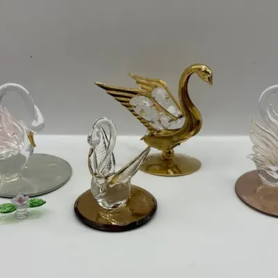 Small Crystal Swans (one needs flower re-glued)