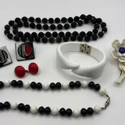 Vtg Black/White/Red Jewelry Plus Satin Beads 