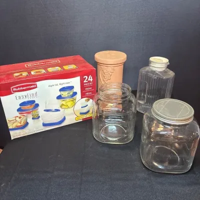 Assortment Of Kitchen Storage Pieces 