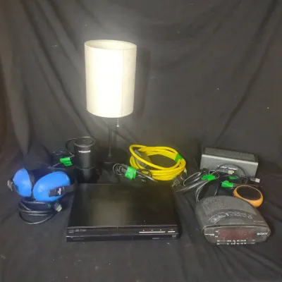 Bedroom Or Den Electronics Lot