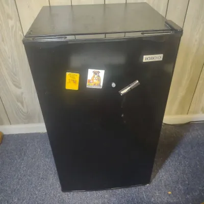 Igloo 3.2 Cubic Foot Refrigerator In Black