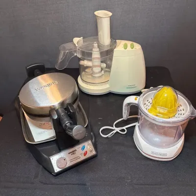Assorted Kitchen Appliances 