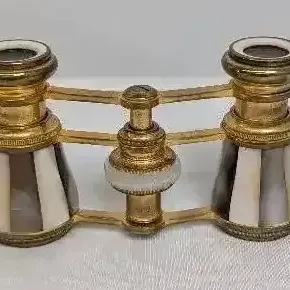 Late 19Th-Century French Opera Glasses, Gilt Brass Inlaid Iridescent Mother-Of-Pearl Panels