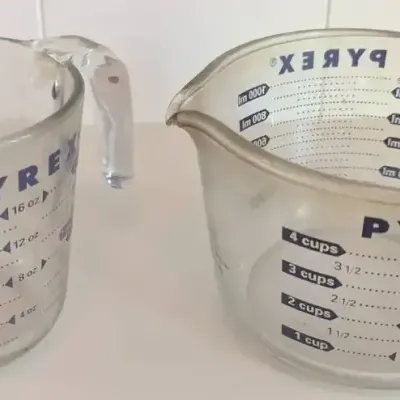 Blue Letter Pyrex Measuring Cups w/D Handle 