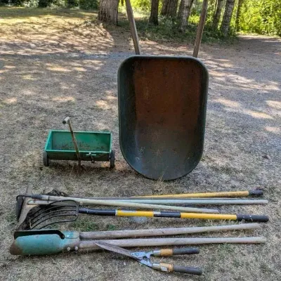 6 Gallon Wheelbarrow Plus Gardening Tools