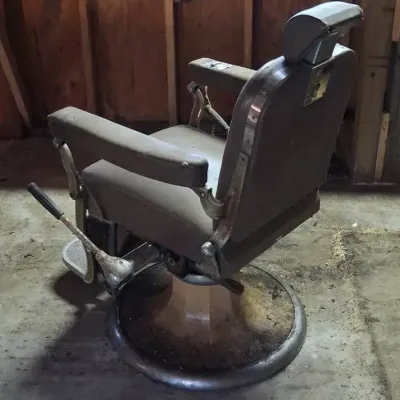 Barber Chair Koken Companies of St. Louis, USA