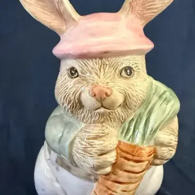 Charming Ceramic Easter Bunny Rabbit Figurine Holding Carrot – Pastel Spring Décor
