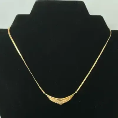 14k Diamond Curved Pendant Necklace (14 Inch) (7.27 Grams)