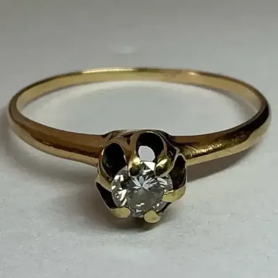 14k Gold Diamond Ring (Size 5.75) (1.35 Grams)