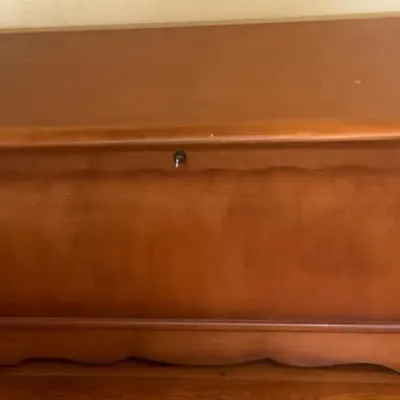 Vintage Lane Cedar Chest (20.5” H X 48.5” W X 18.5” D)
