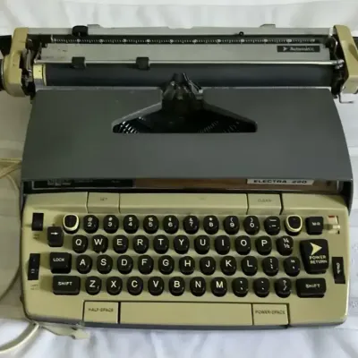 Vintage Smith Corona Electra 220 Typewriter