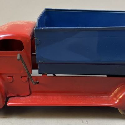 Sale Photo Thumbnail #86: Marx Pressed Steel Dump Truck w/ Wooden Wheels
