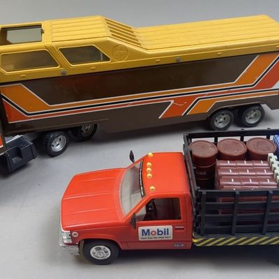 Sale Photo Thumbnail #186: 1980s ERTL Titan Rodeo Horse Trailer Mobile Truck