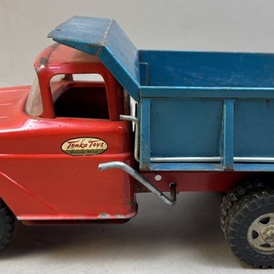 Sale Photo Thumbnail #112: Tonka Toys Pressed Steel Dump Truck Manual Lever