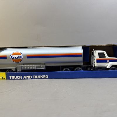 Sale Photo Thumbnail #33: Ertl Gulf Gasoline Truck & Tanker No 3141 NOS MIP