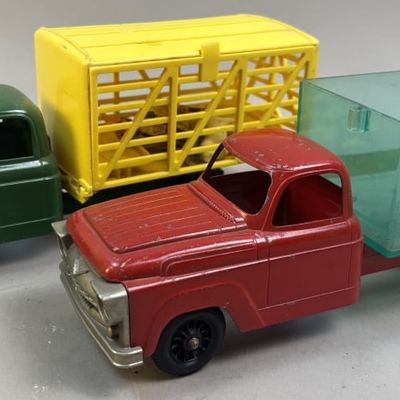 Sale Photo Thumbnail #73: Pair Hubley Toys Metal & Plastic Livestock Trucks