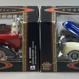Sale Photo Thumbnail #165: 2 Premier Edition 1940 Ford Replica Trucks 1:18