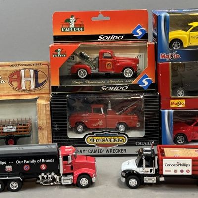 Sale Photo Thumbnail #191: Lot of 8 Die Cast Metal Collectable Toy Vehicles