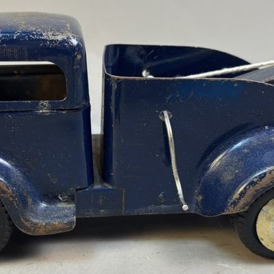 Sale Photo Thumbnail #63: 1940s Richmond Toy Pressed Metal Tow Truck Original Paint & Decal!