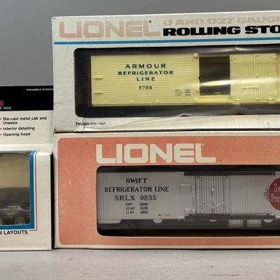 Sale Photo Thumbnail #208: Lot of 3 Lionel Armour & Swift's Train Cars & Semi