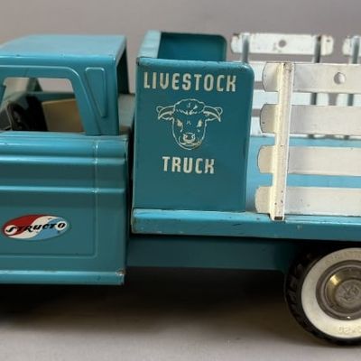 Sale Photo Thumbnail #47: Structo Pressed Steel Livestock Truck w/ Gates