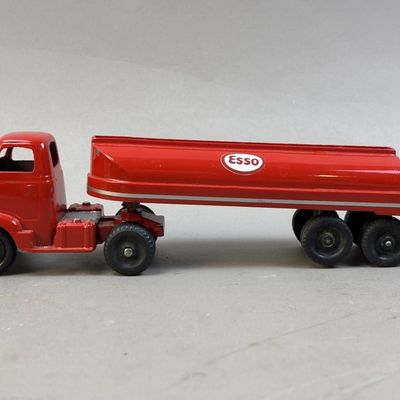 Sale Photo Thumbnail #3: Esso Gasoline Tanker 8.5" Semi Truck Tootsietoy