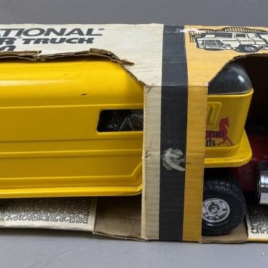Sale Photo Thumbnail #38: Ertl International Transtar Truck Horse Van 3404 NOS