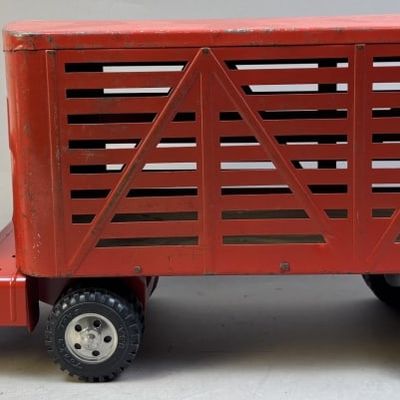 Sale Photo Thumbnail #107: Tonka Pressed Steel Livestock Cattle Trailer Truck T