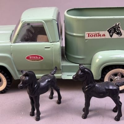 Sale Photo Thumbnail #110: Tonka Farms Pressed Steel Horse Trailer Truck