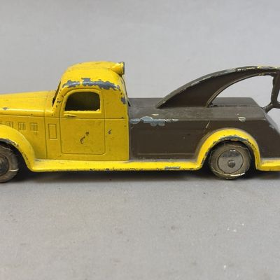 Sale Photo Thumbnail #7: Tootsie Toy Yellow Brown 5.5" Wrecker Toy Truck