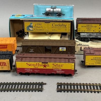 Sale Photo Thumbnail #210: Lot of 10 Various Train Cars and Tracks